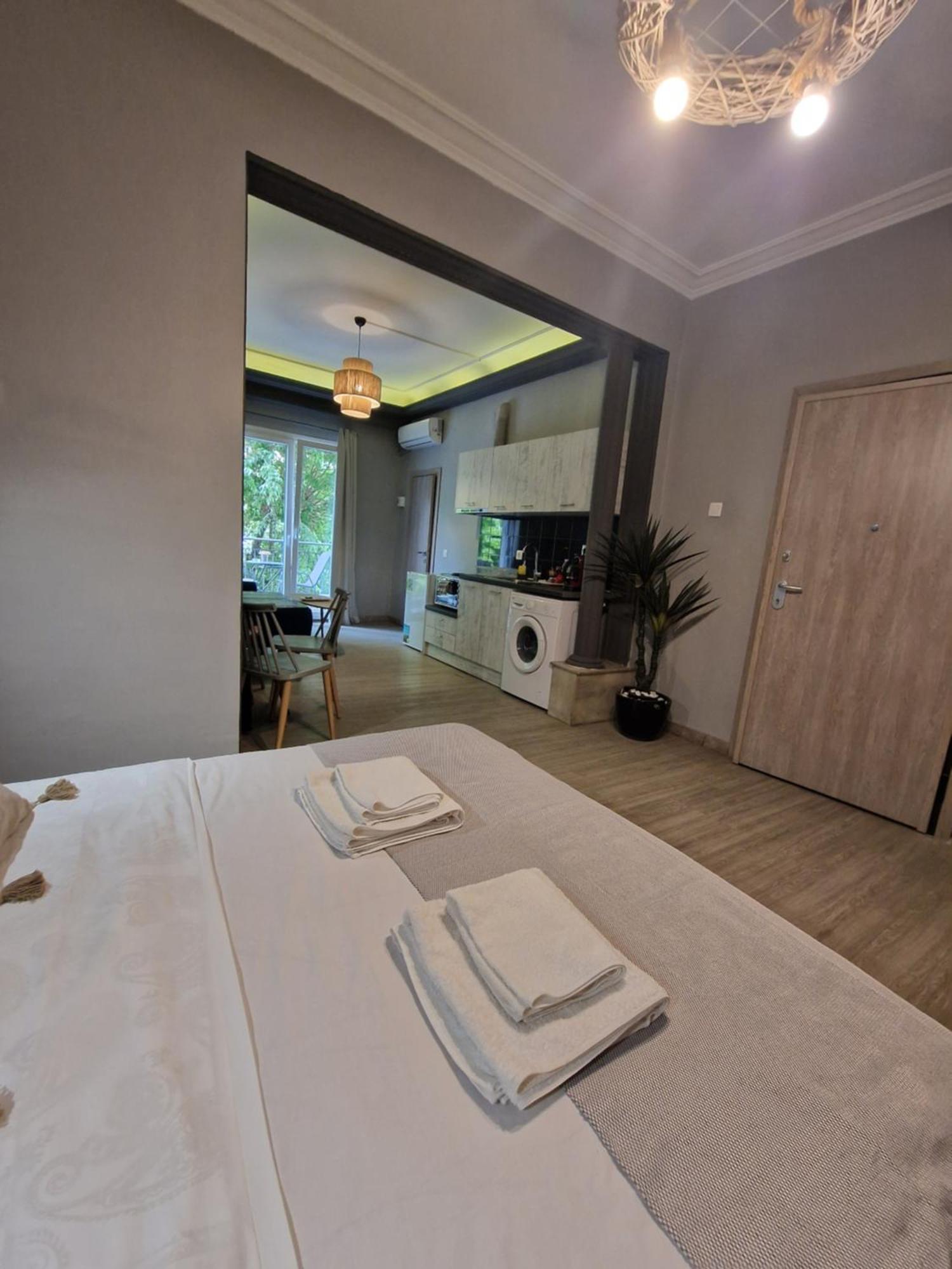 Closer "Egnatia Apartment 1" Thessaloniki Exterior photo